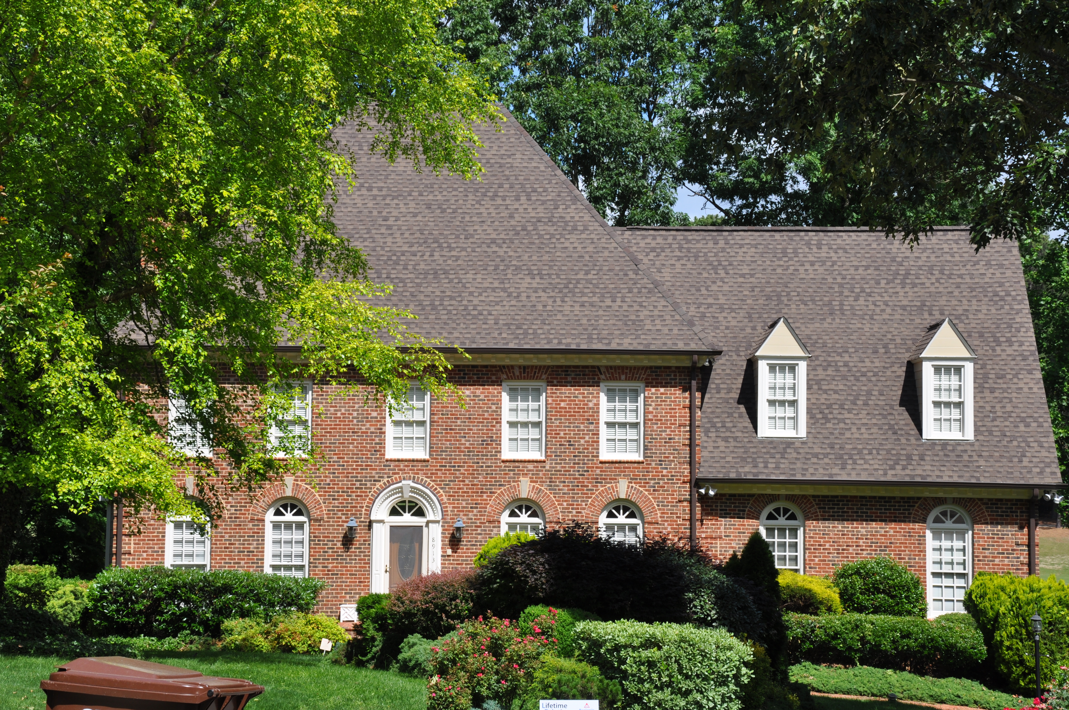 Seamless gutter system installation by certified professionals